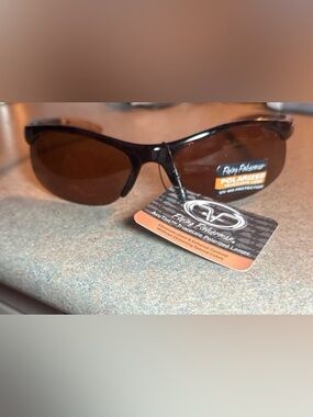 Flying Fisherman polarized sunglasses
NWT Tort Amber